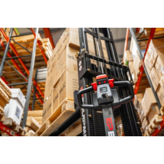 EST122 - 3000, TRANSPALET ELECTRIC CU CATARG MARCA "EP", INALTIME DE RIDICARE 3.000 MM, SARCINA MAX 1.200 KG